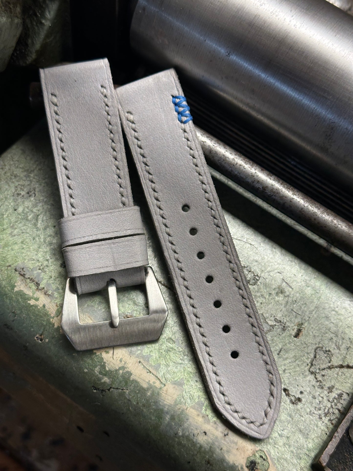 SILVERHAND + BRIGHT BLUE 3X [sanders] strap W: 24/24 L: 135/80 T: 3,5mm