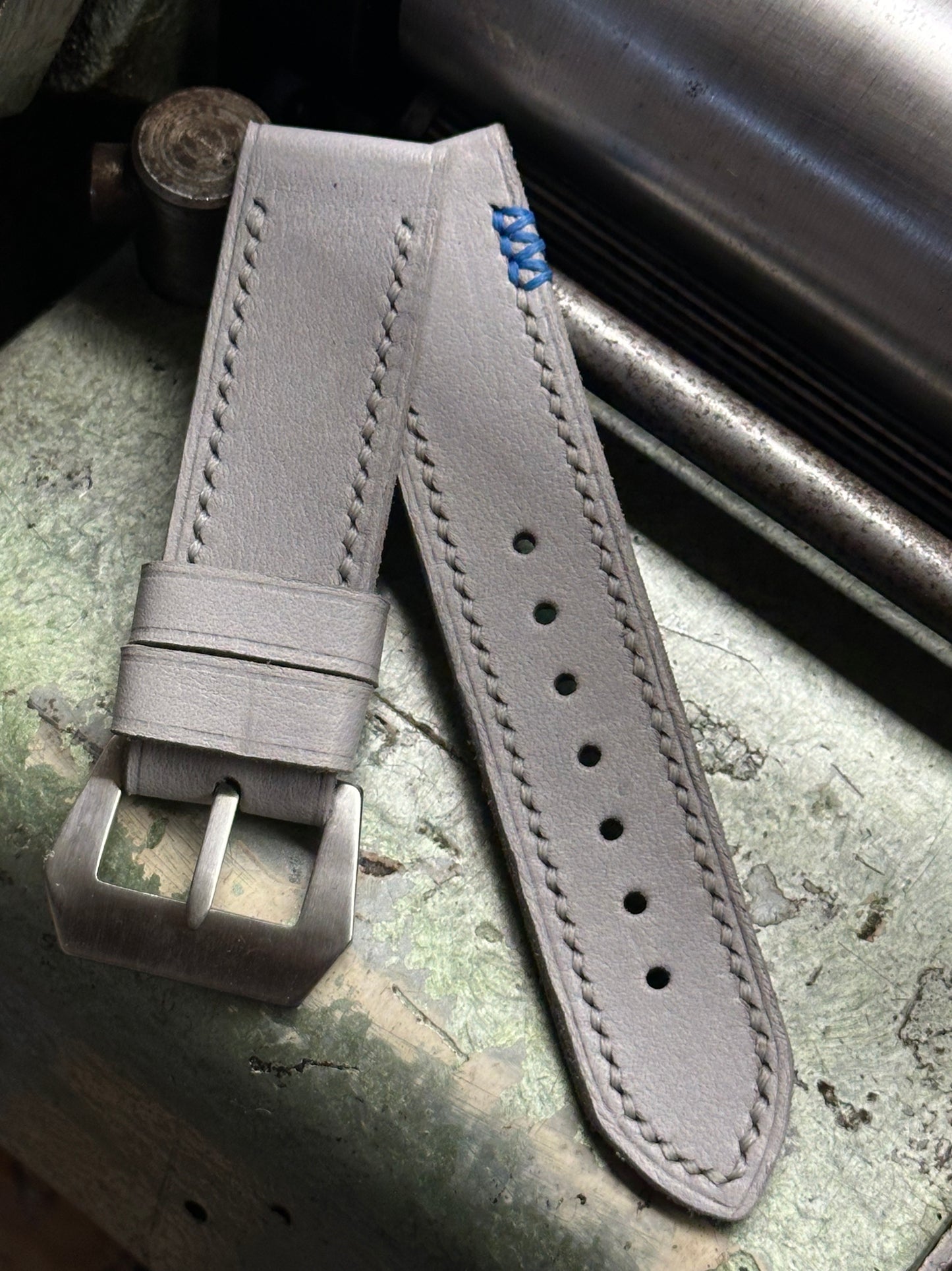 SILVERHAND + BRIGHT BLUE 3X [sanders] strap W: 24/24 L: 135/80 T: 3,5mm