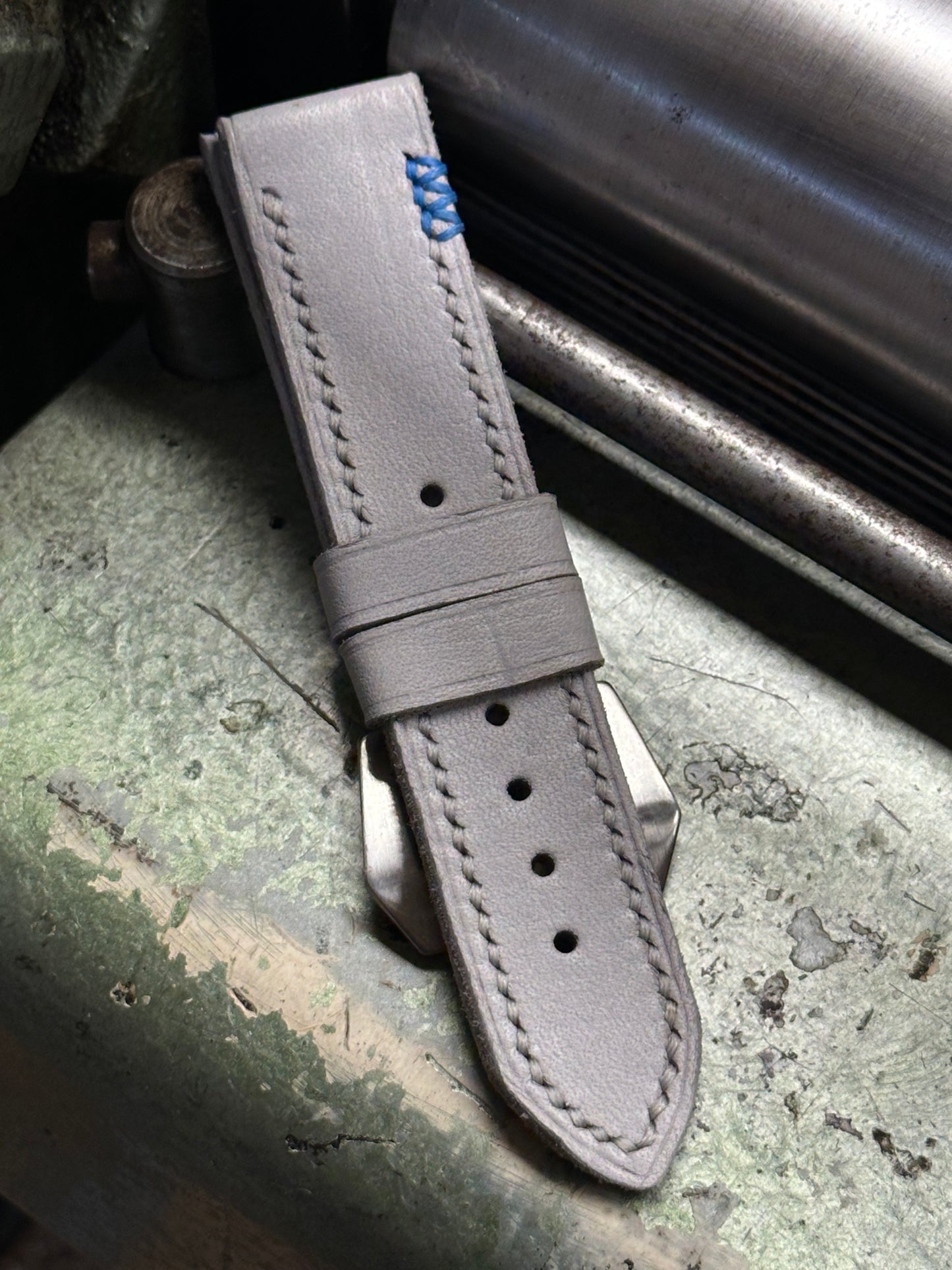 SILVERHAND + BRIGHT BLUE 3X [sanders] strap W: 24/24 L: 135/80 T: 3,5mm