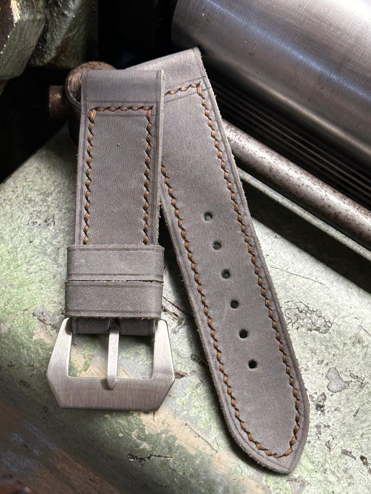 GRIGIO MEDIO Vintage style [sanders] strap W: 24/24 L: 130/75 T: 3,0mm