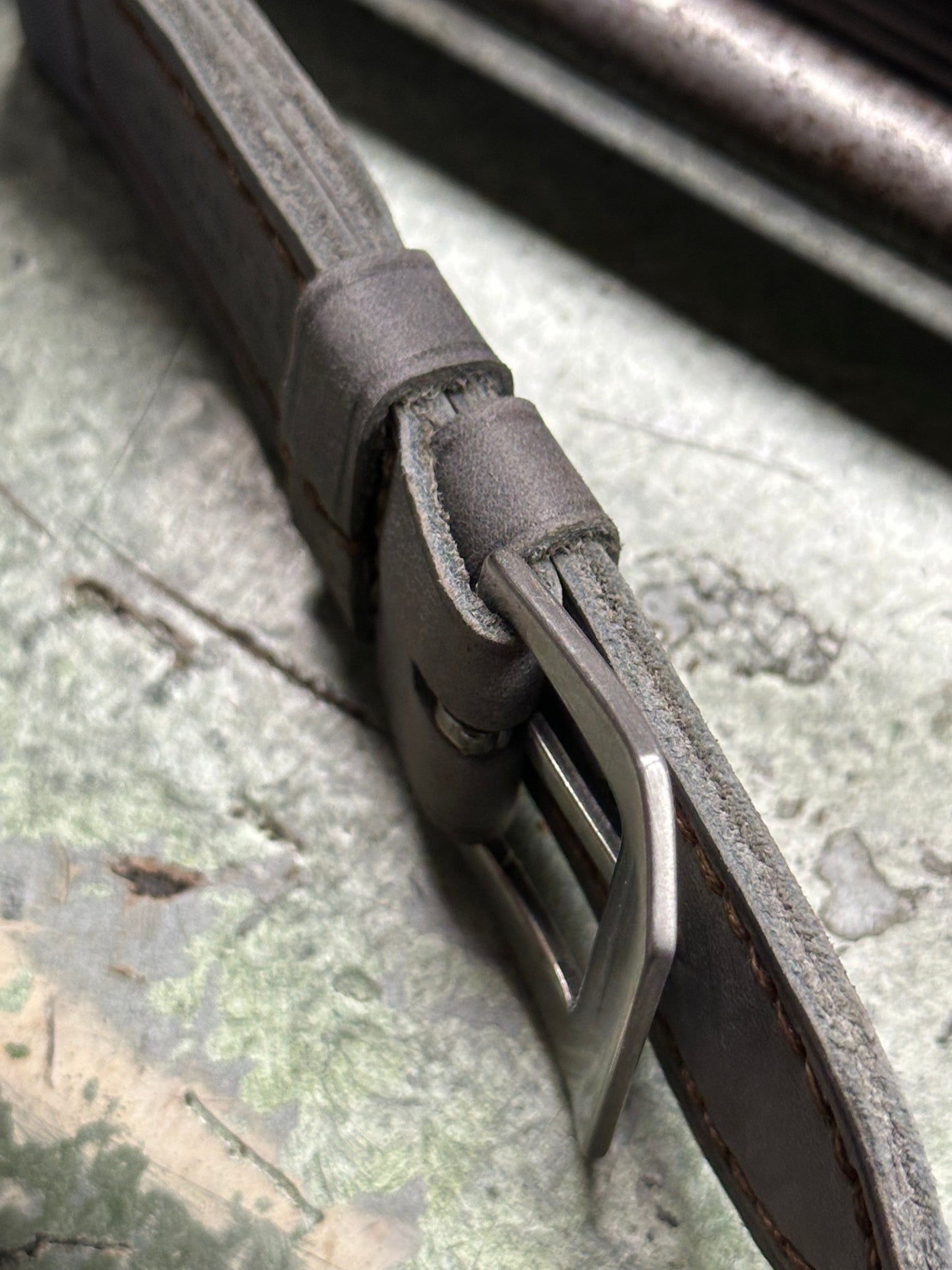 GRIGIO MEDIO Vintage style [sanders] strap W: 24/24 L: 130/75 T: 3,0mm