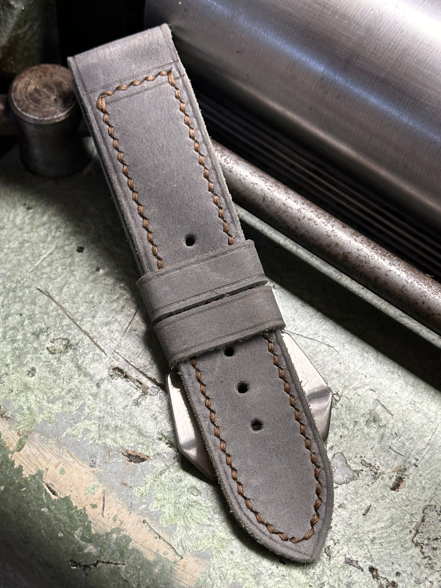 GRIGIO MEDIO Vintage style [sanders] strap W: 24/24 L: 130/75 T: 3,0mm