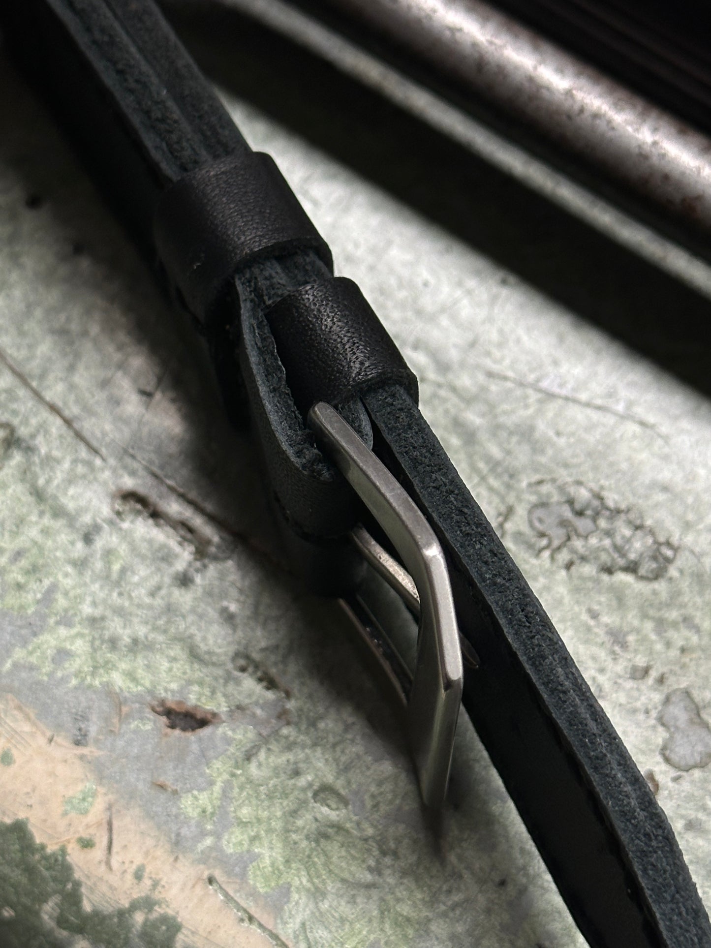 MATT BLACK Vintage style [sanders] strap W: 24/24 L: 130/75 T: 3,5mm