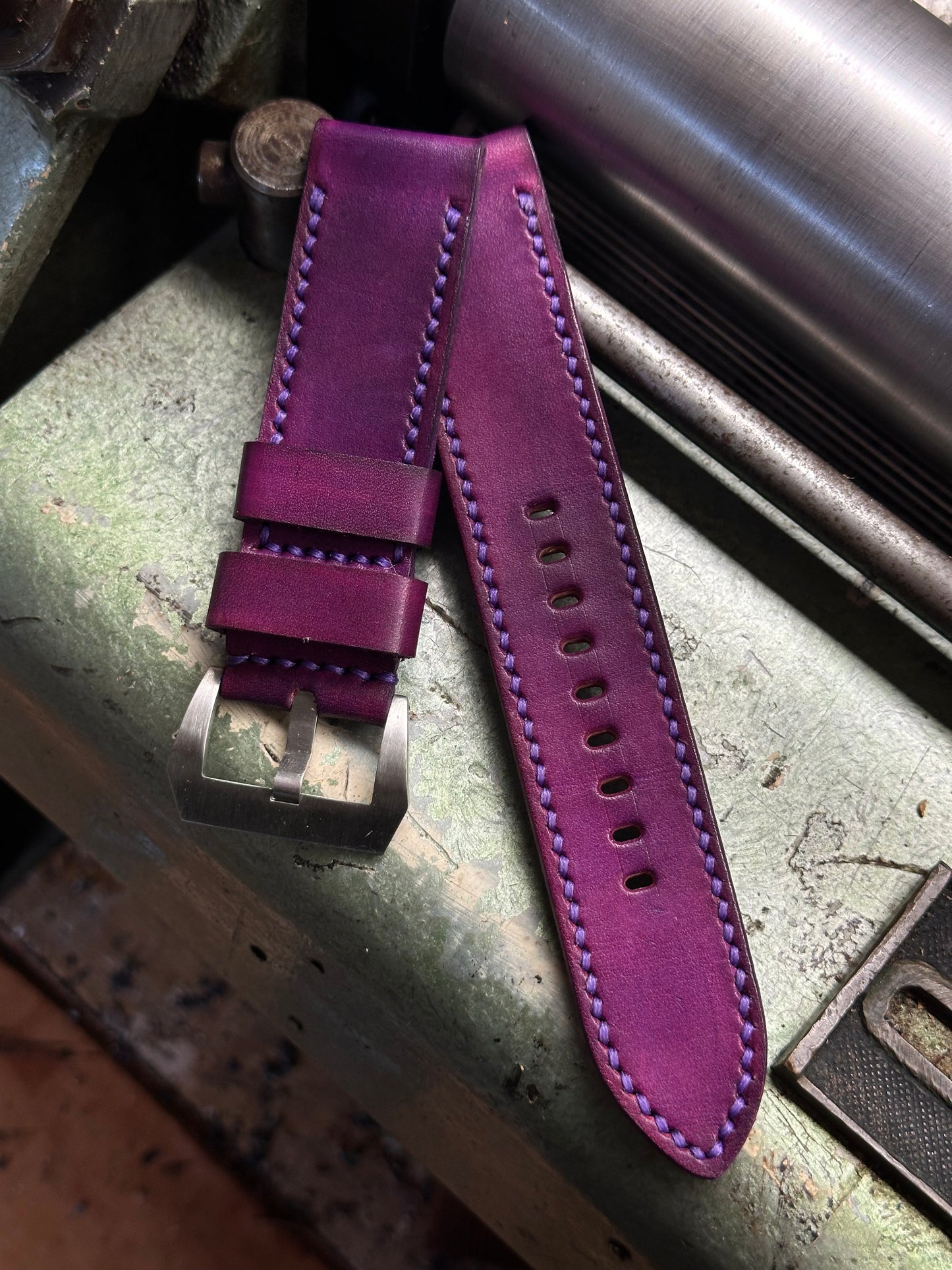 CUSTOM PATINA PURPLE [sanders] strap W: 26/26 L: 155/90 T: 4,5 mm