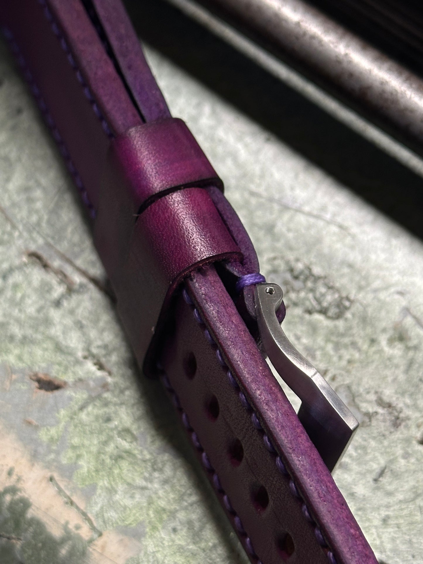CUSTOM PATINA PURPLE [sanders] strap W: 26/26 L: 155/90 T: 4,5 mm
