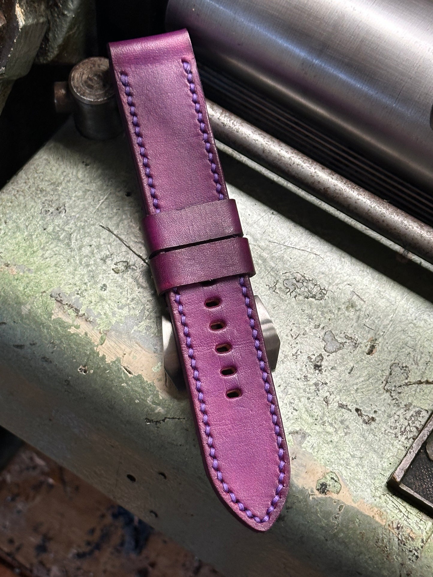 CUSTOM PATINA PURPLE [sanders] strap W: 26/26 L: 155/90 T: 4,5 mm