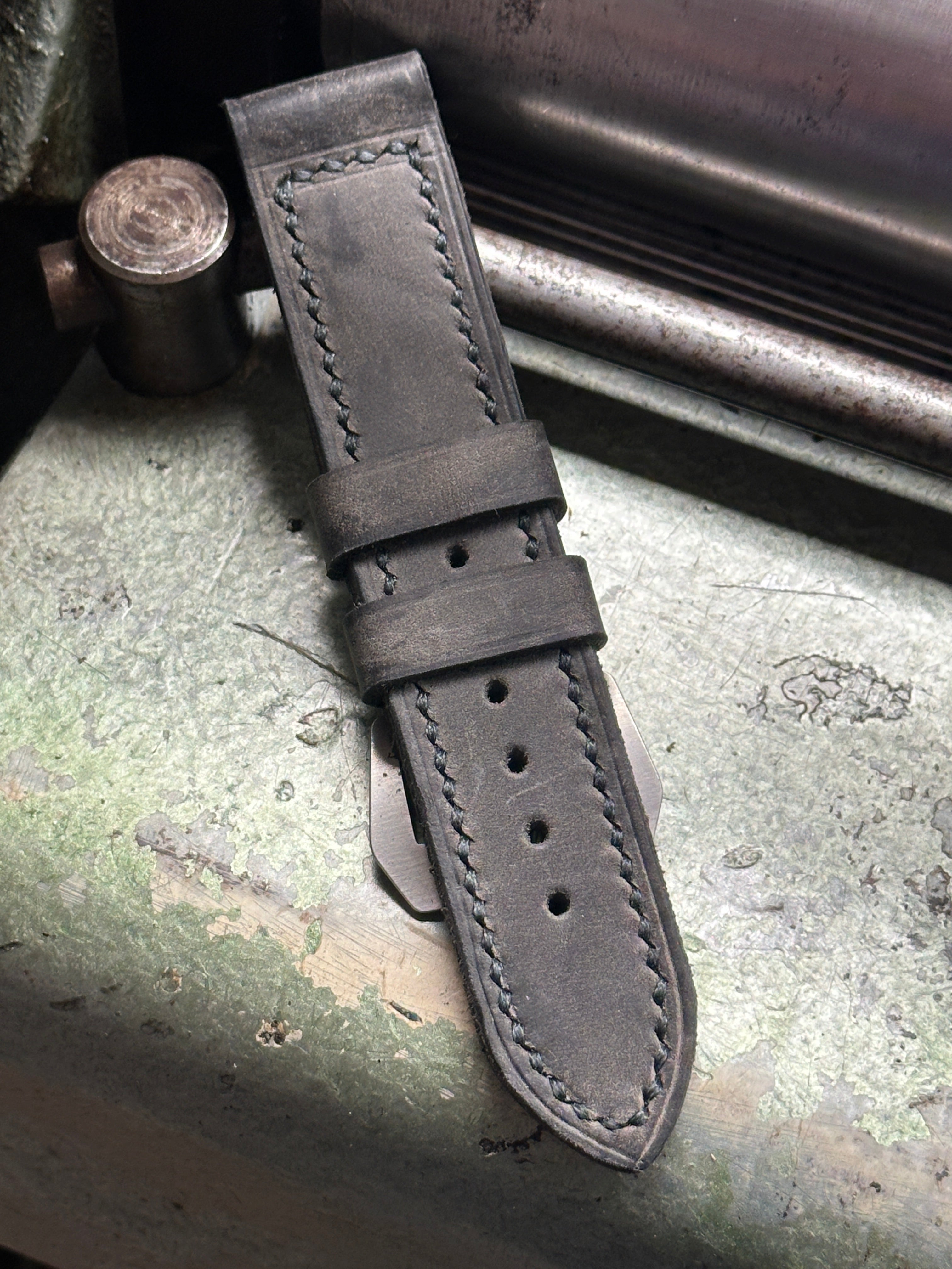 CUSTOM DARK GREY Vintage style [sanders] strap W: 22/22 L: 125/75