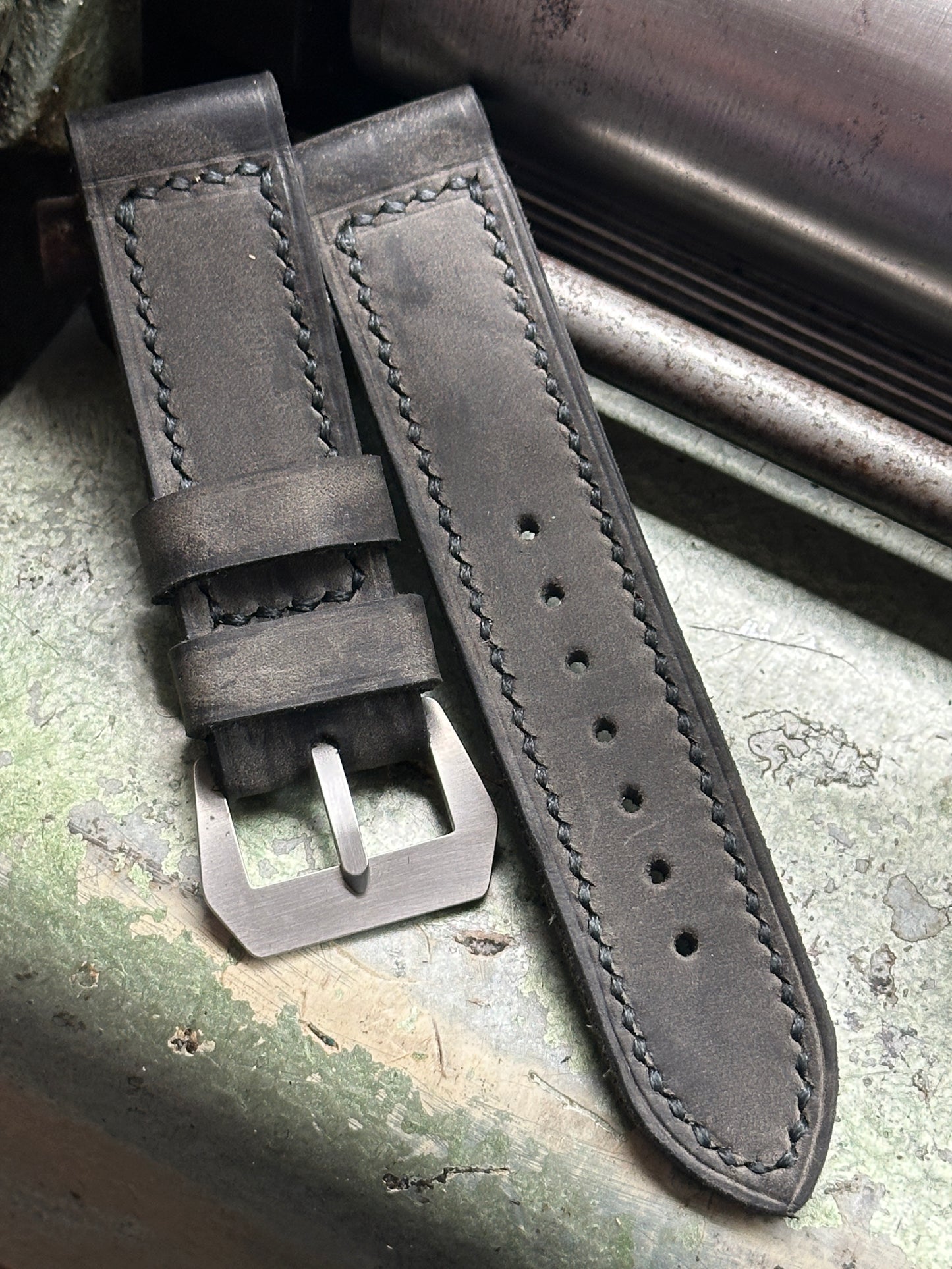 CUSTOM DARK GREY Vintage style [sanders] strap W: 22/22 L: 125/75 T: 4,0