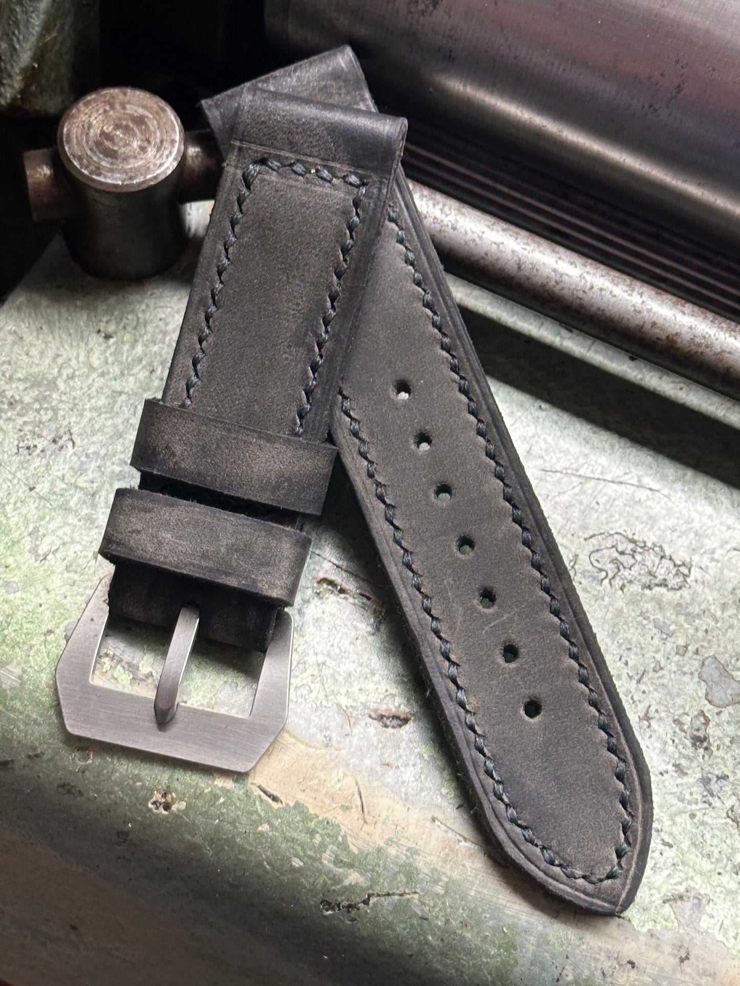CUSTOM DARK GREY Vintage style [sanders] strap W: 22/22 L: 125/75 T: 4,0