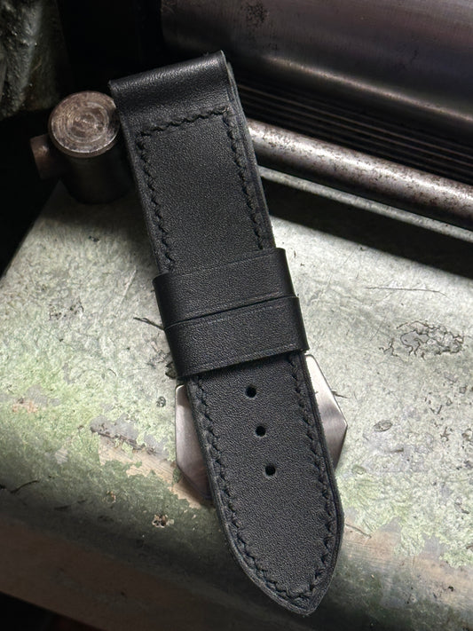 MATT BLACK Vintage style [sanders] strap W: 26/26 L: 125/75 T: 3,5mm