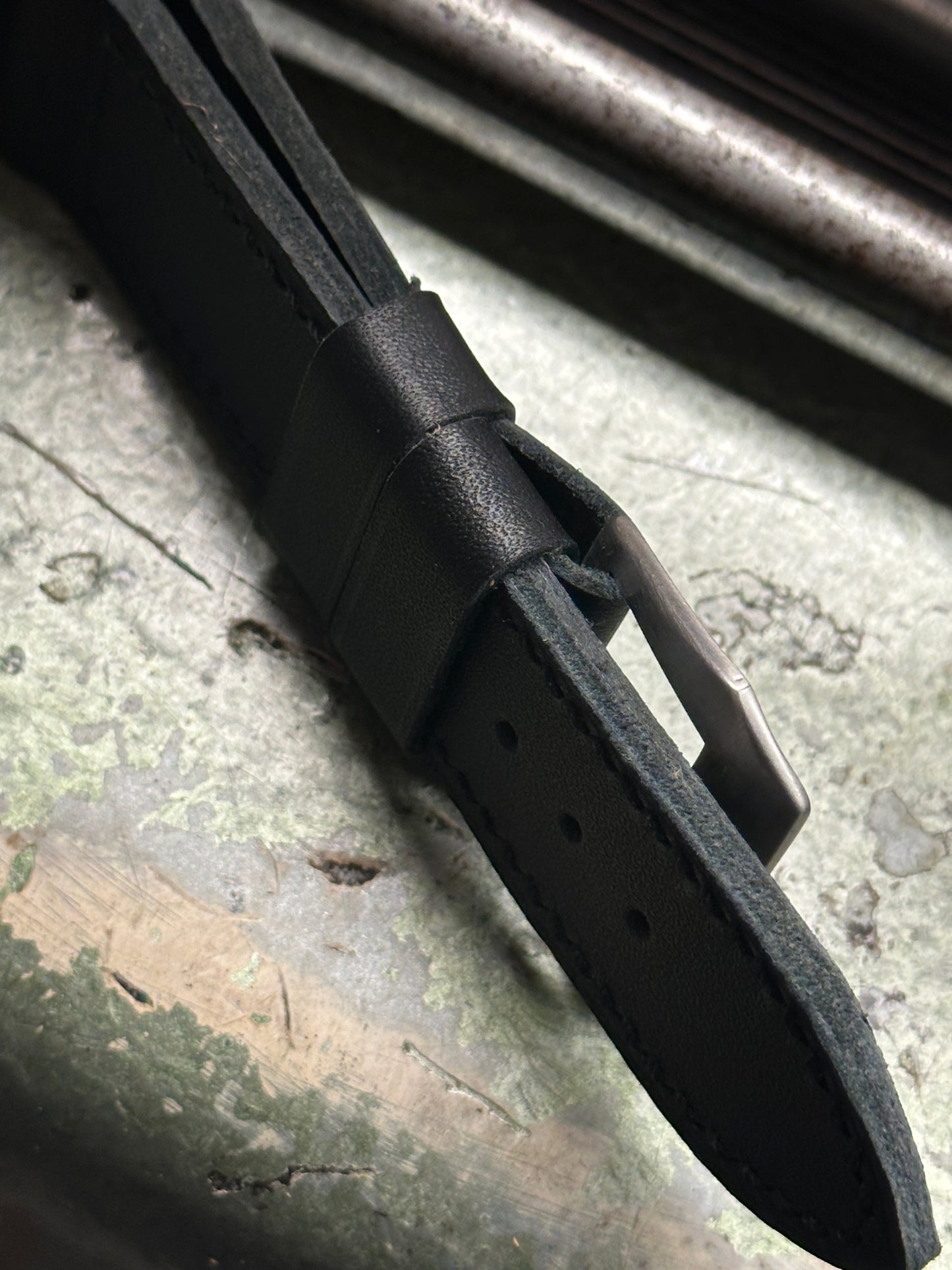 MATT BLACK Vintage style [sanders] strap W: 26/26 L: 125/75 T: 3,5mm