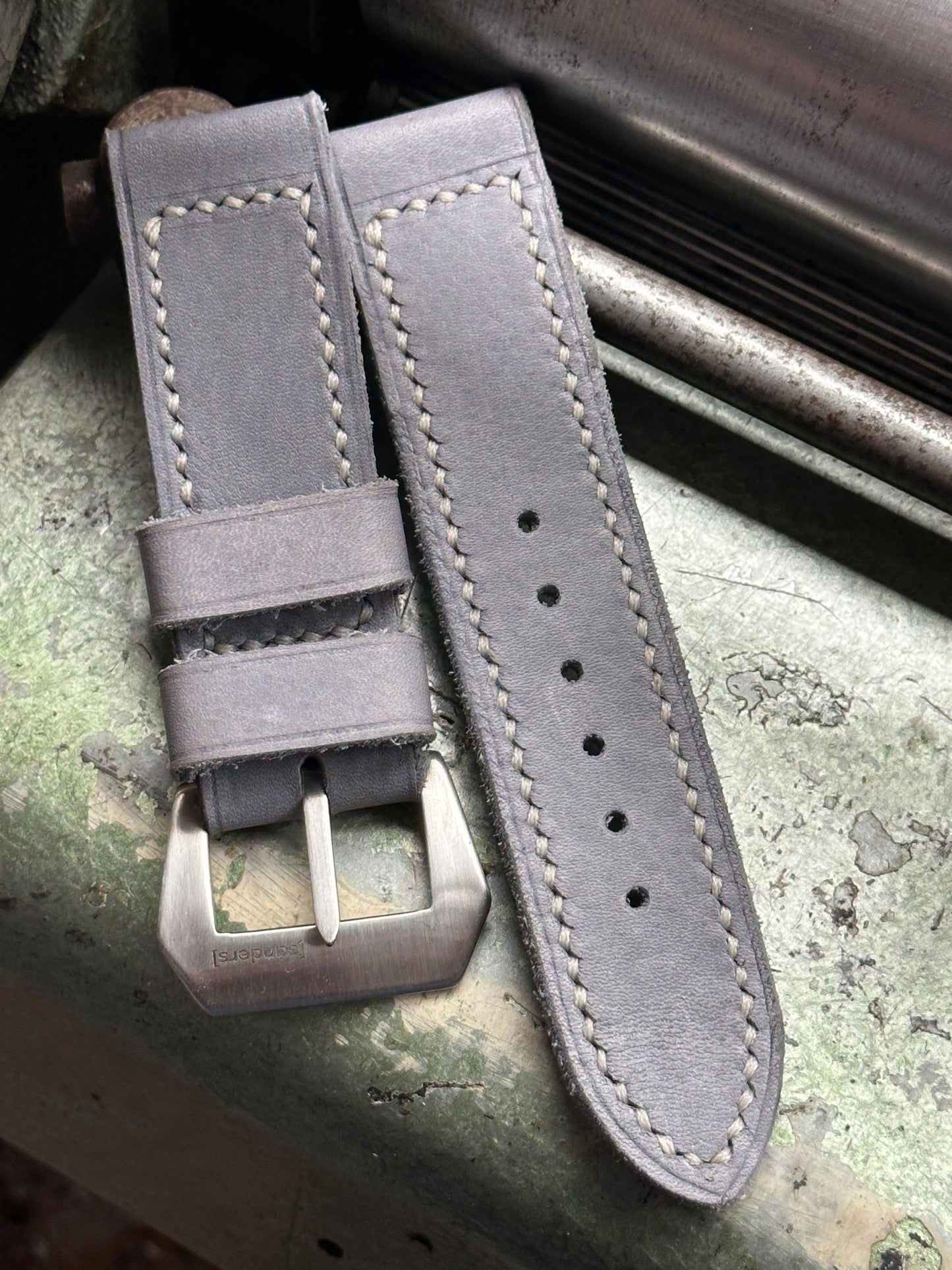 INTREPID Vintage style [sanders] strap W: 24/24 L: 130/80 T: 3,5mm