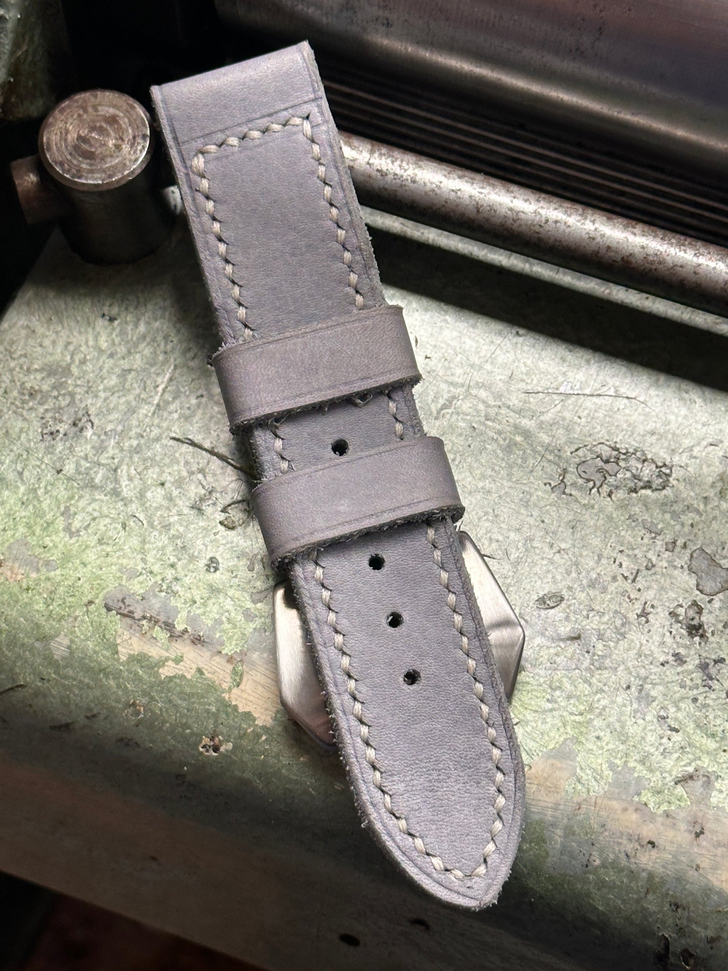 INTREPID Vintage style [sanders] strap W: 24/24 L: 130/80 T: 3,5mm
