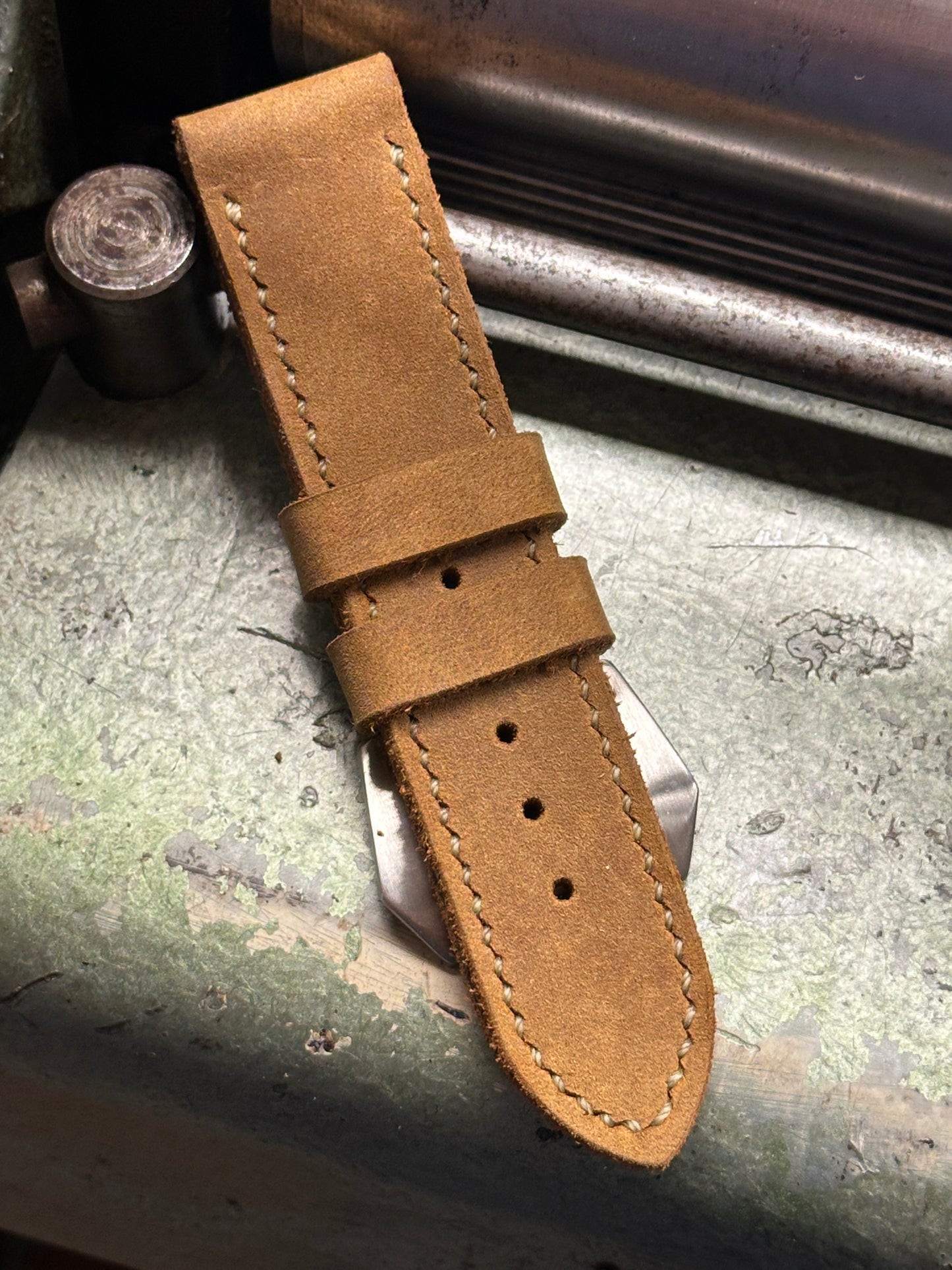 CONSUS Nubuck [sanders] strap W: 24/24 L: 125/75 T: 4,3mm