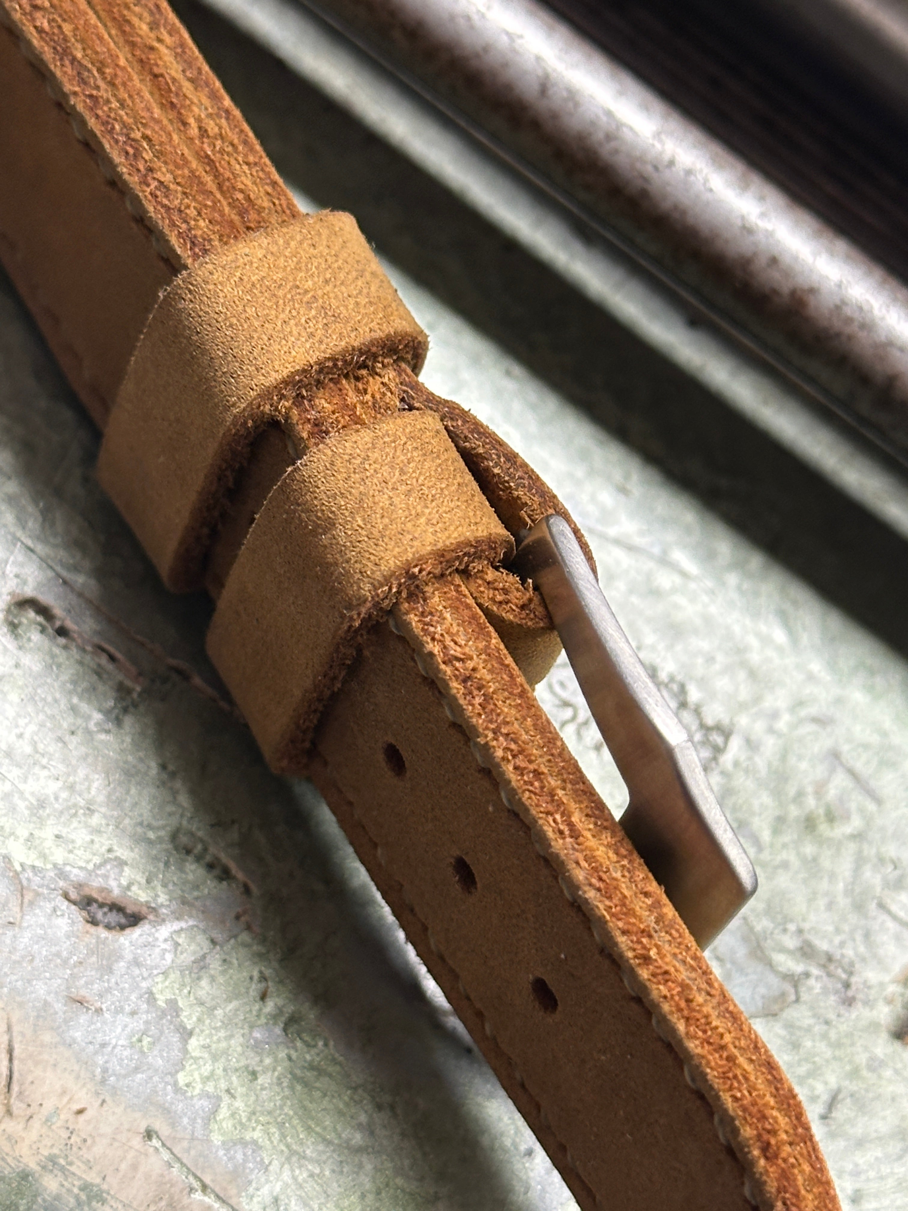 CONSUS Nubuck [sanders] strap W=24/24 L=125/75 T=4,3mm – [sanders
