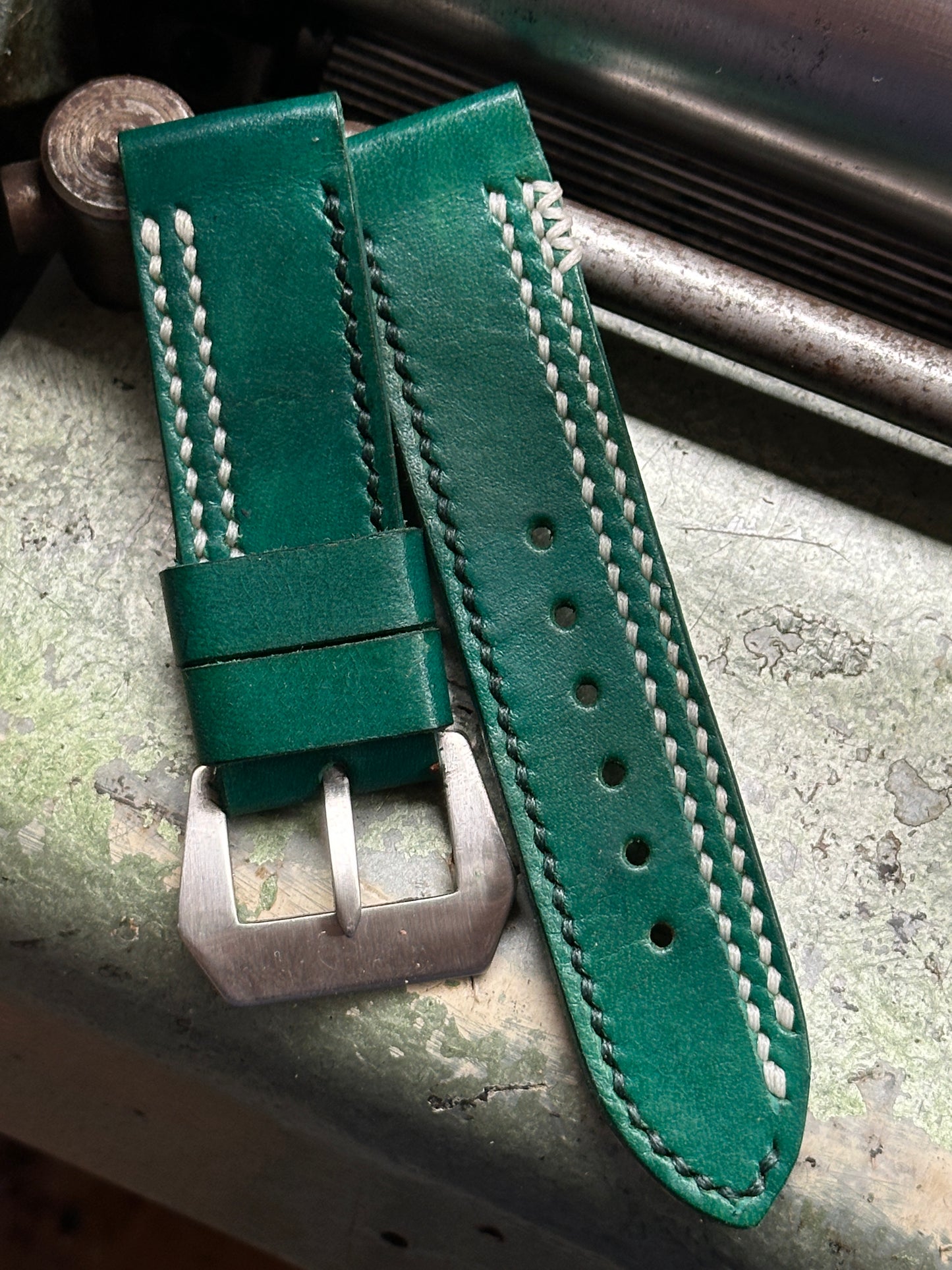 PHAEDRA CUSTOM PATINA EMERALD GREEN - WHITE [sanders] strap W: 24/24 L: 125/75 T: 3,2mm (kopie)