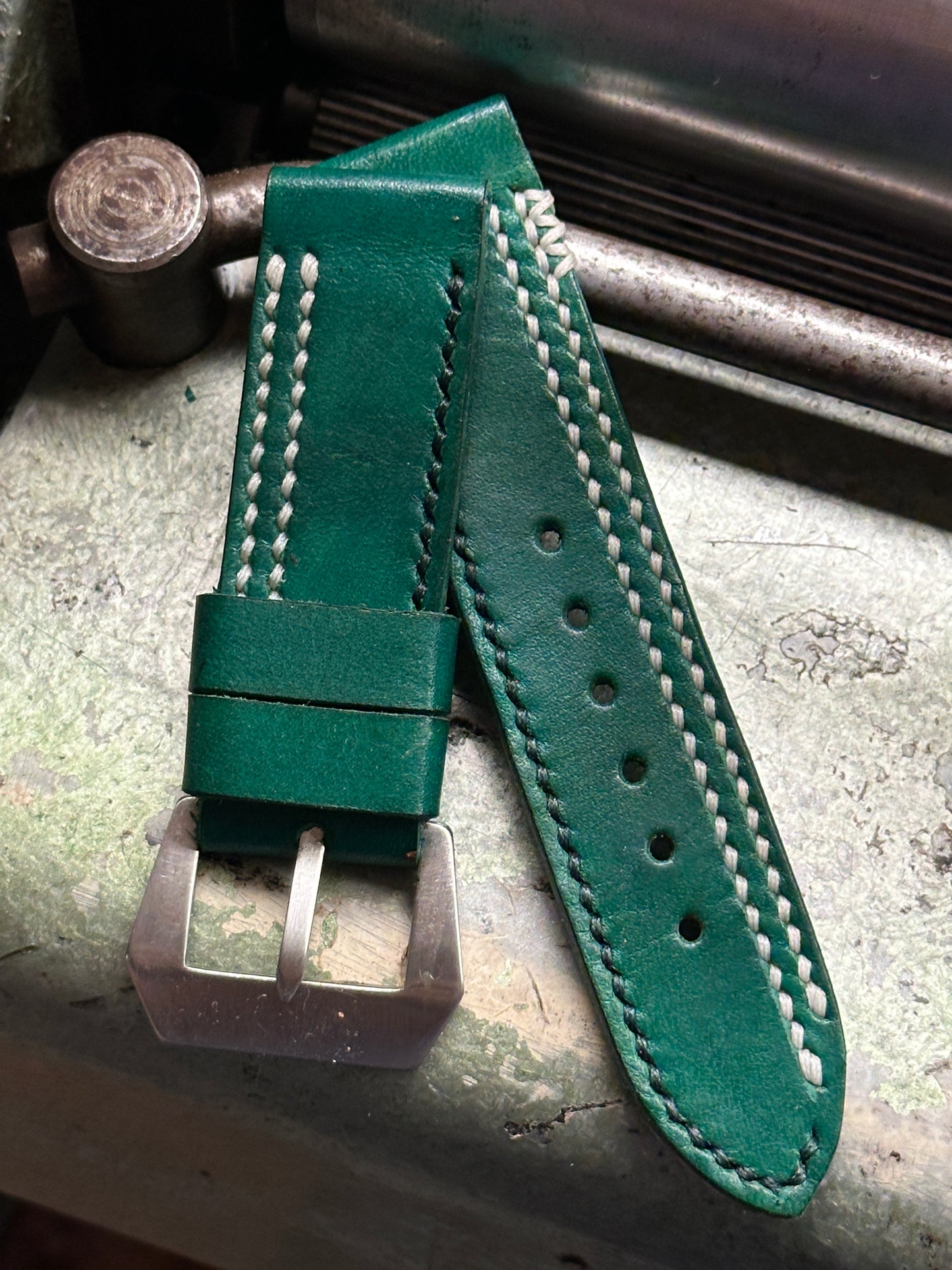 PHAEDRA CUSTOM PATINA EMERALD GREEN - WHITE [sanders] strap W: 24/24 L: 125/75 T: 3,2mm (kopie)