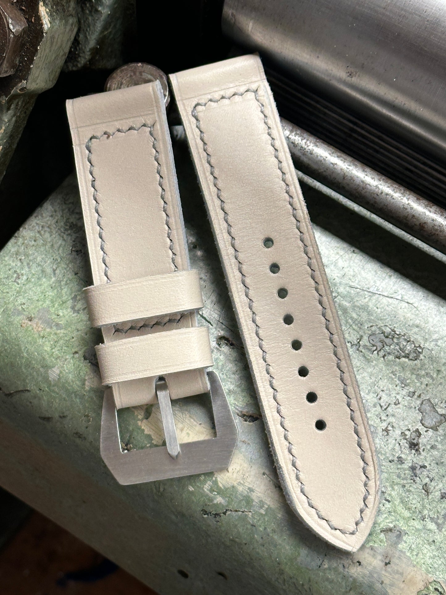 MUNDUS - Medium Grey [sanders] strap W: 24/24 L: 130/80 T: 3,7mm
