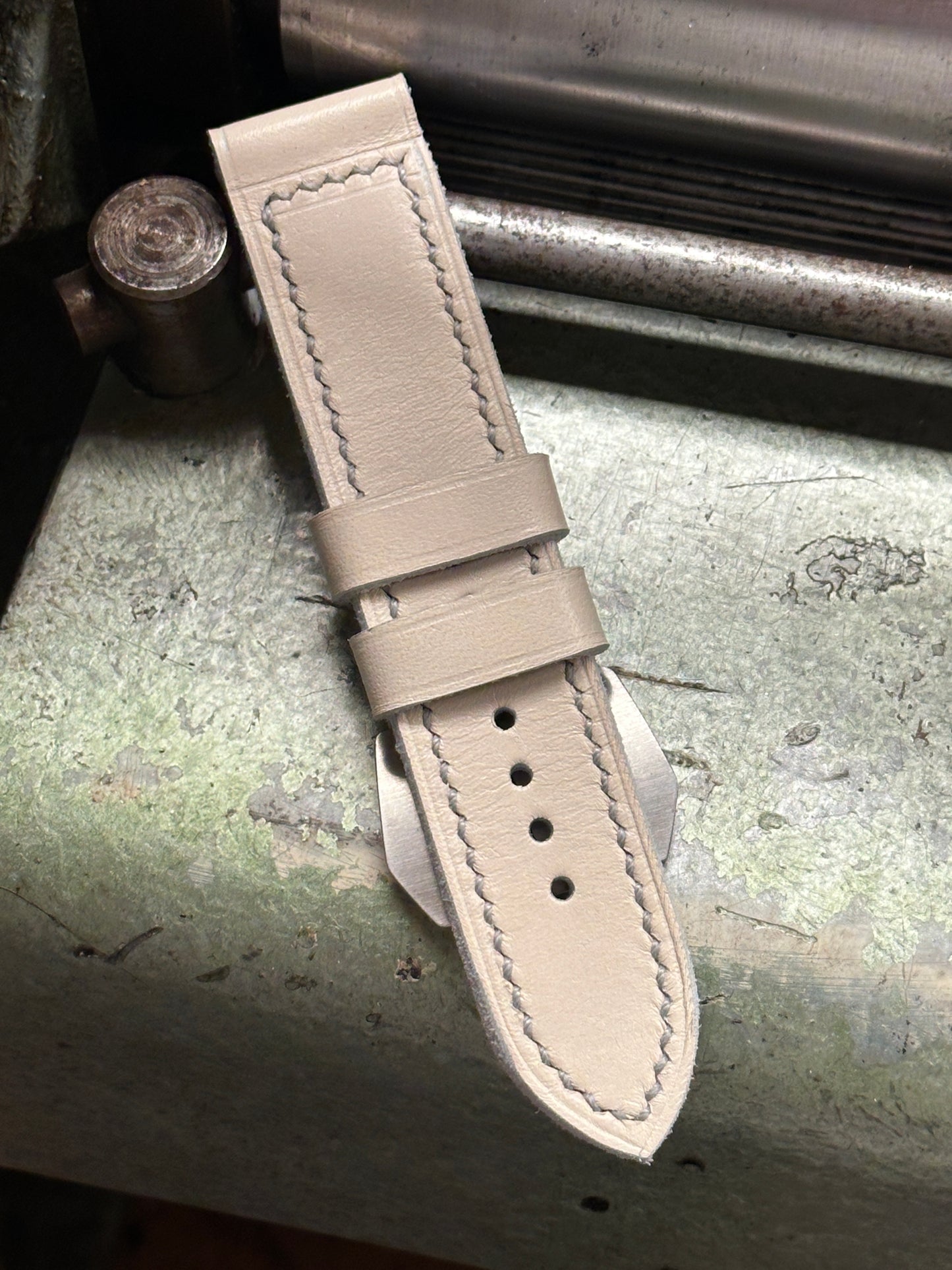 MUNDUS - Medium Grey [sanders] strap W: 24/24 L: 130/80 T: 3,7mm