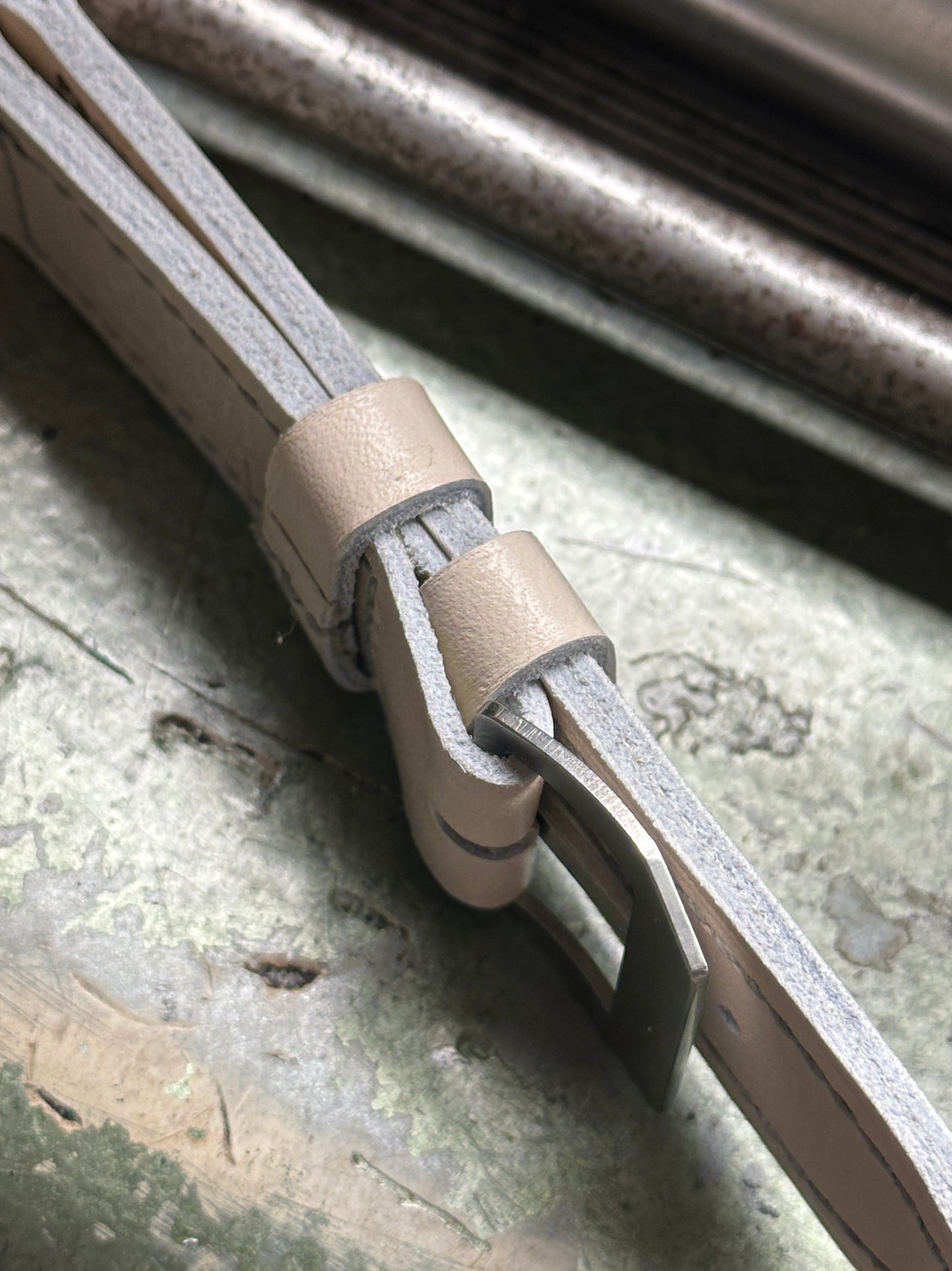 MUNDUS - Medium Grey [sanders] strap W: 24/24 L: 130/80 T: 3,7mm